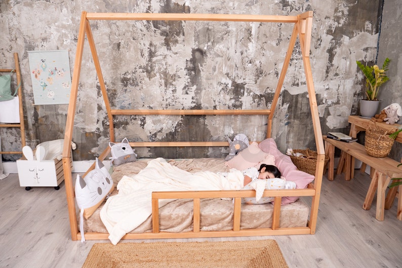 Busywood Montessori Twin Floor Bed - Engaging Toddler Playhouse & Climbing Frame for Modern Kids Rooms