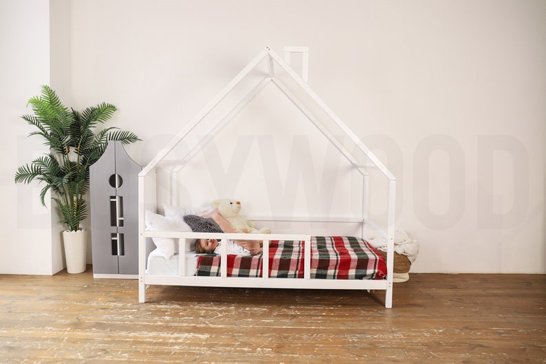 Premium Montessori Toddler House Bed with Canopy and Legs - Handmade Natural Alder Wood Furniture for Engaging Nursery Decor