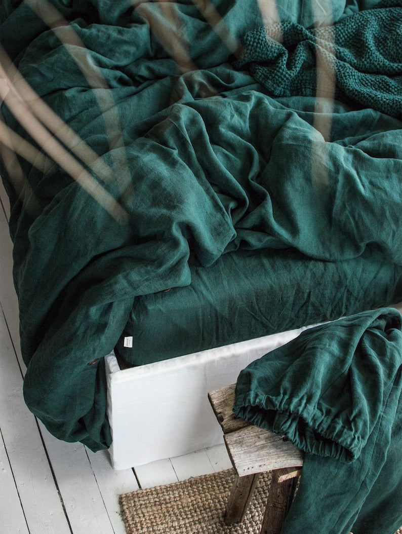 Linen Bedding Set in Jungle Green. 3 Piece Set in King, Queen, Twin, Full, Double sizes. Linen bedding set: 2 Pillowcases & Duvet Cover.