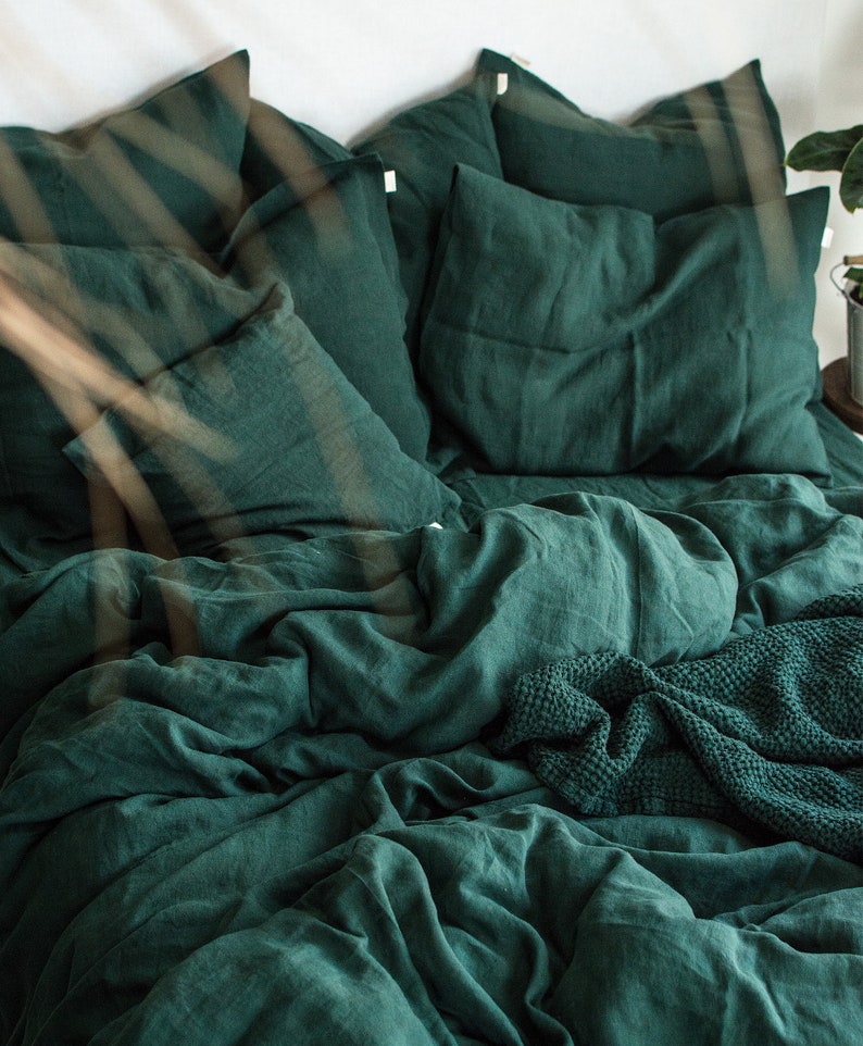 Linen Bedding Set in Jungle Green. 3 Piece Set in King, Queen, Twin, Full, Double sizes. Linen bedding set: 2 Pillowcases & Duvet Cover.