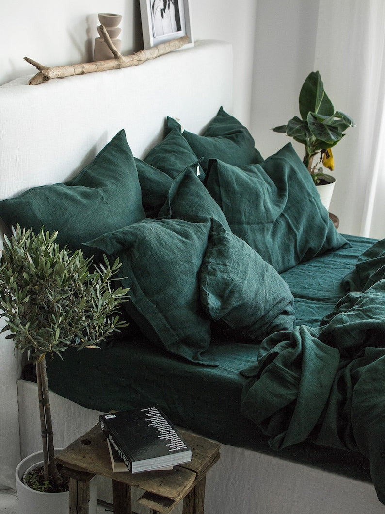 Linen Bedding Set in Jungle Green. 3 Piece Set in King, Queen, Twin, Full, Double sizes. Linen bedding set: 2 Pillowcases & Duvet Cover.