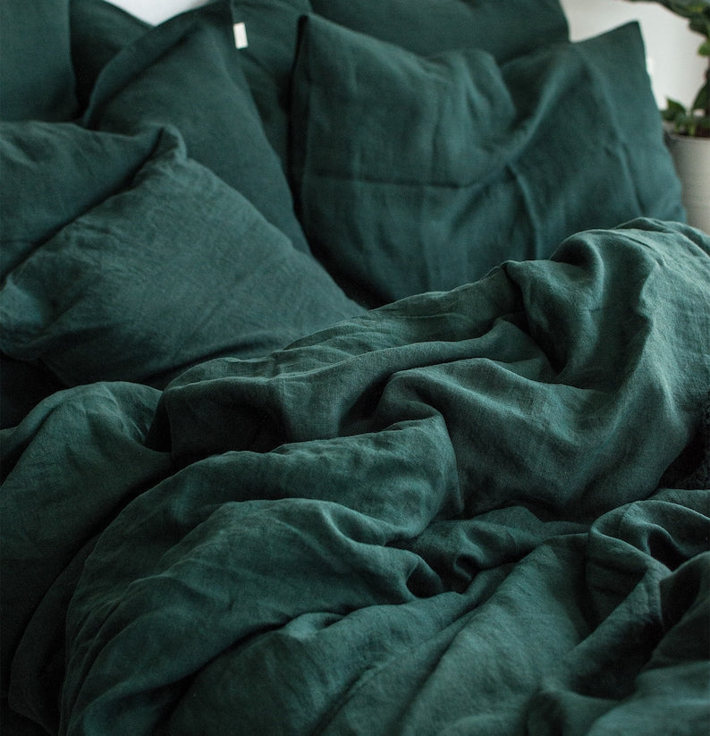 Linen Bedding Set in Jungle Green. 3 Piece Set in King, Queen, Twin, Full, Double sizes. Linen bedding set: 2 Pillowcases & Duvet Cover.
