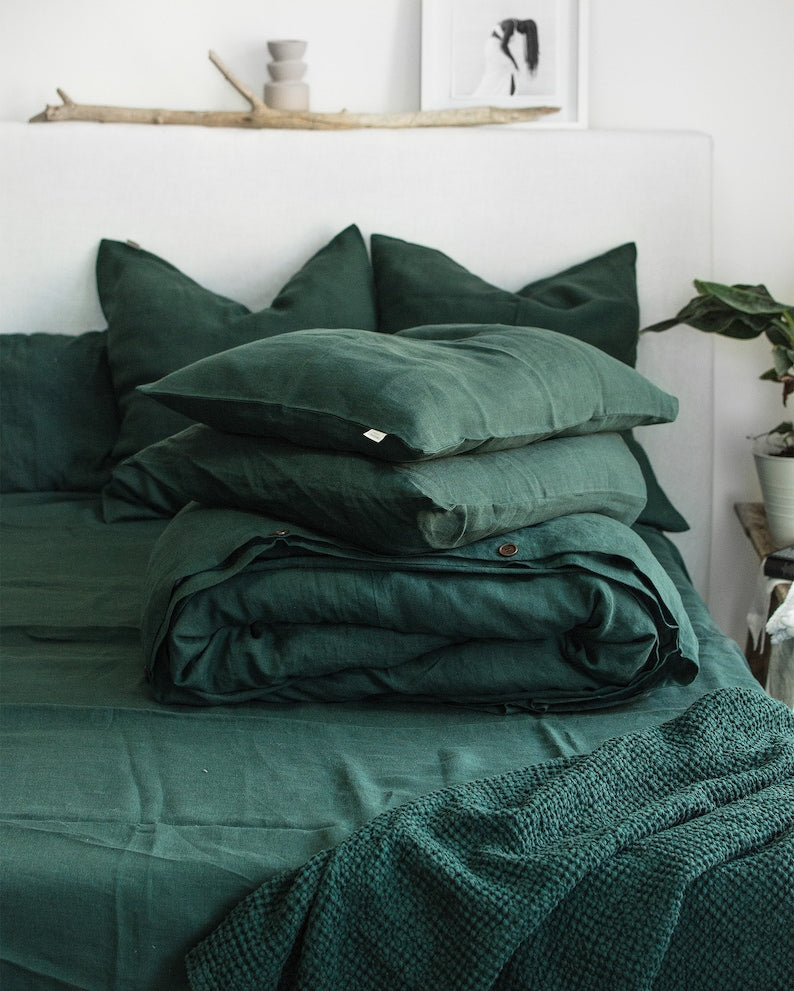 Linen Bedding Set in Jungle Green. 3 Piece Set in King, Queen, Twin, Full, Double sizes. Linen bedding set: 2 Pillowcases & Duvet Cover.