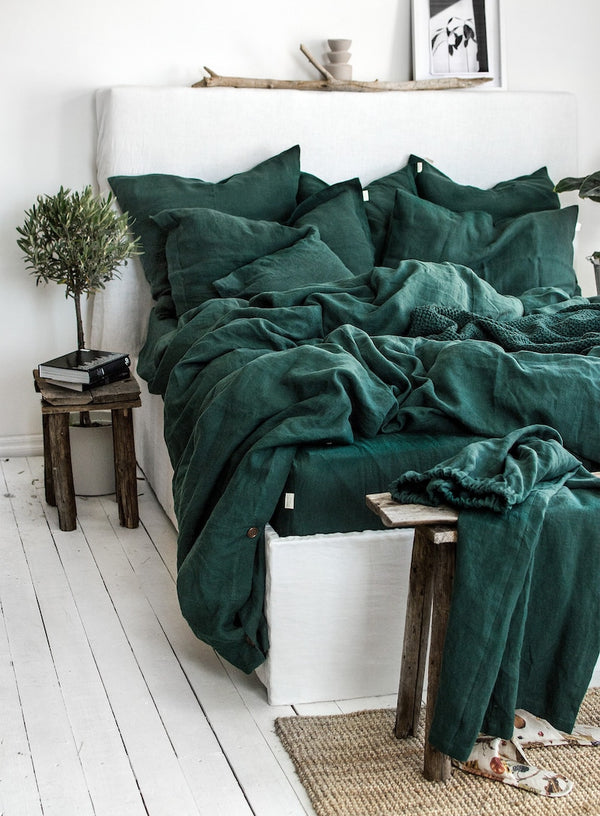 Linen Bedding Set in Jungle Green. 3 Piece Set in King, Queen, Twin, Full, Double sizes. Linen bedding set: 2 Pillowcases & Duvet Cover.