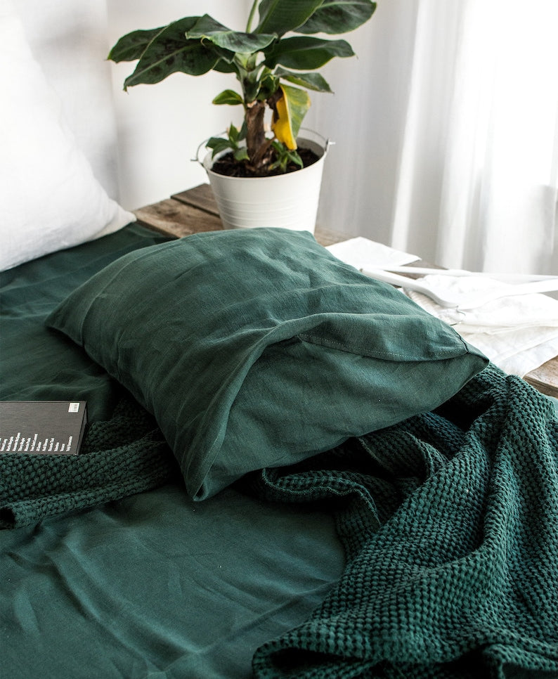 Linen Bedding Set in Jungle Green. 3 Piece Set in King, Queen, Twin, Full, Double sizes. Linen bedding set: 2 Pillowcases & Duvet Cover.